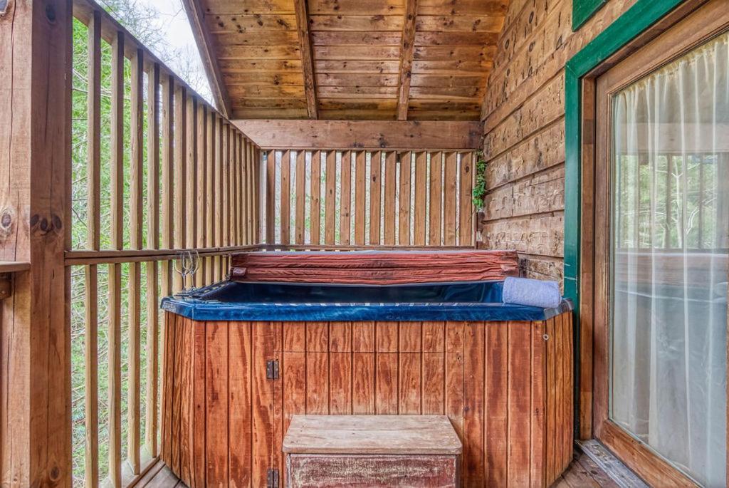 גטלינבורג Mountain Eden, Hot Tub, Resort Pool, Wifi, 1089 Free Tickets Each Paid Day, Dollywood And More מראה חיצוני תמונה