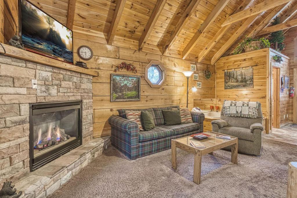 גטלינבורג Mountain Eden, Hot Tub, Resort Pool, Wifi, 1089 Free Tickets Each Paid Day, Dollywood And More מראה חיצוני תמונה