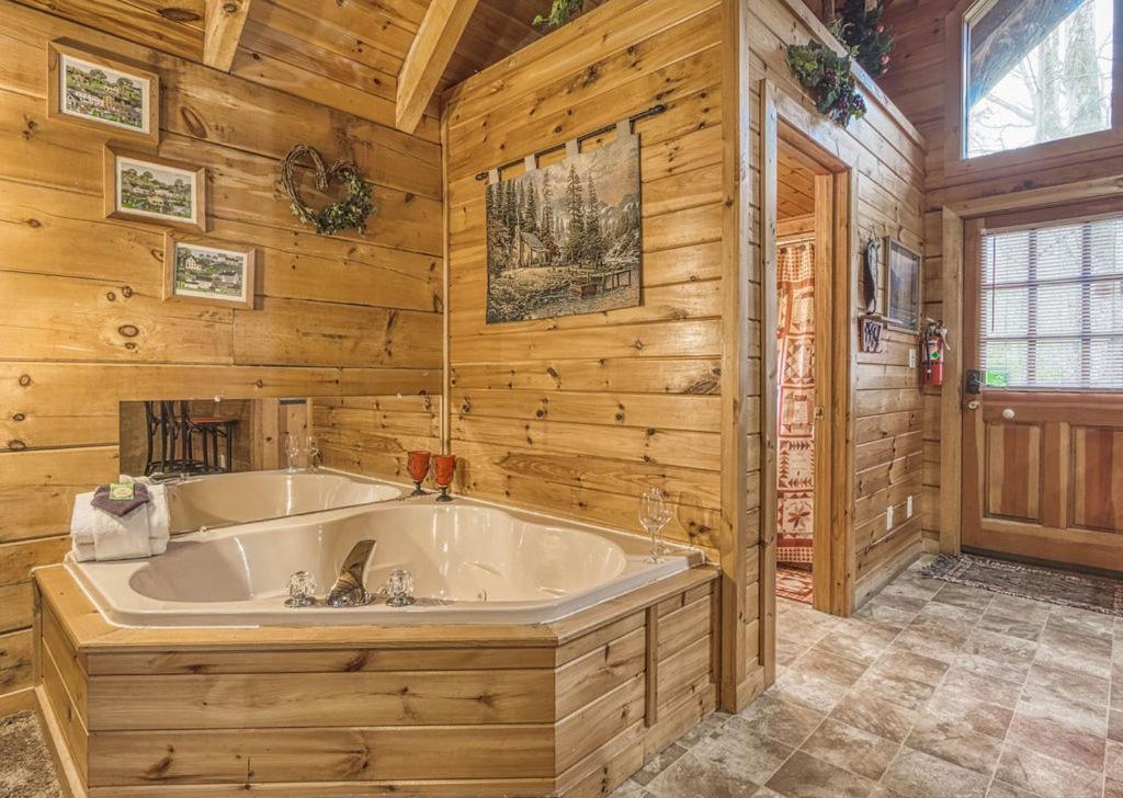 גטלינבורג Mountain Eden, Hot Tub, Resort Pool, Wifi, 1089 Free Tickets Each Paid Day, Dollywood And More מראה חיצוני תמונה