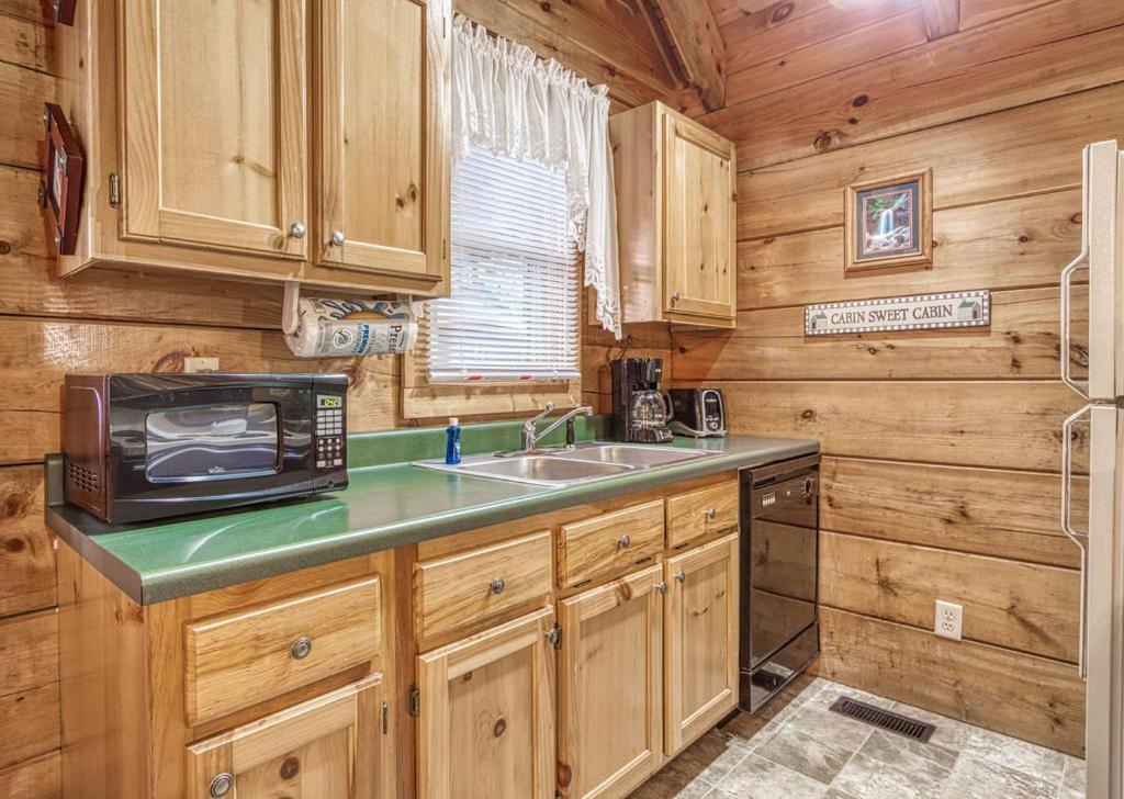 גטלינבורג Mountain Eden, Hot Tub, Resort Pool, Wifi, 1089 Free Tickets Each Paid Day, Dollywood And More מראה חיצוני תמונה